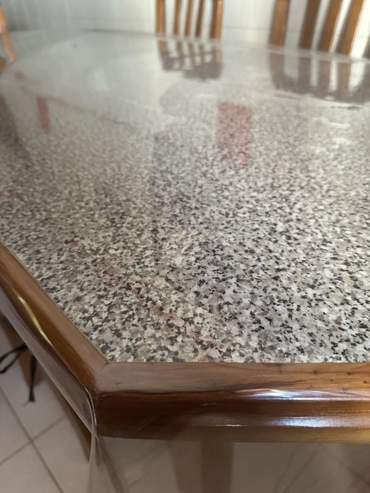 Mesa de cozinha com cadeiras