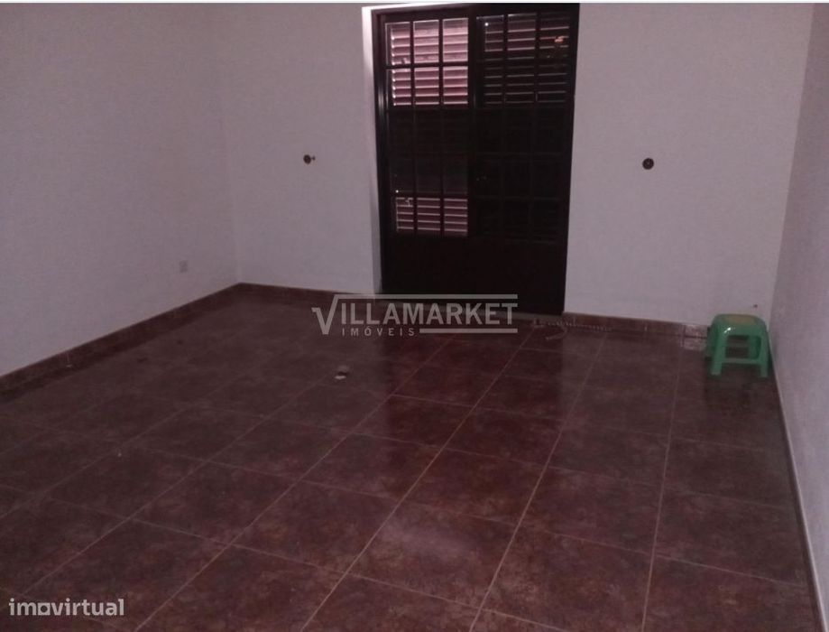 Moradia V3 isolada da banca com logradouro situada em Foros da Afeitei