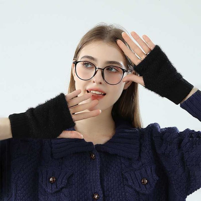 Хутряні мітенки білі рукавички без пальців теплі м'які рукава пудра