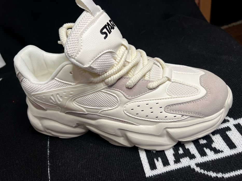 Кросівки чоловічі