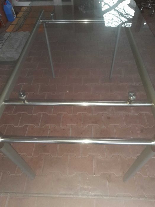 Stół szklany do salonu