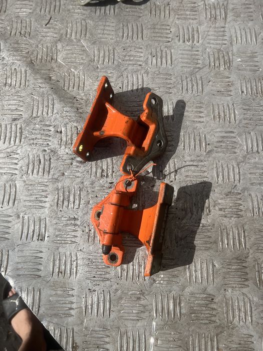 Петля двери рено премиум renault premium год 2002