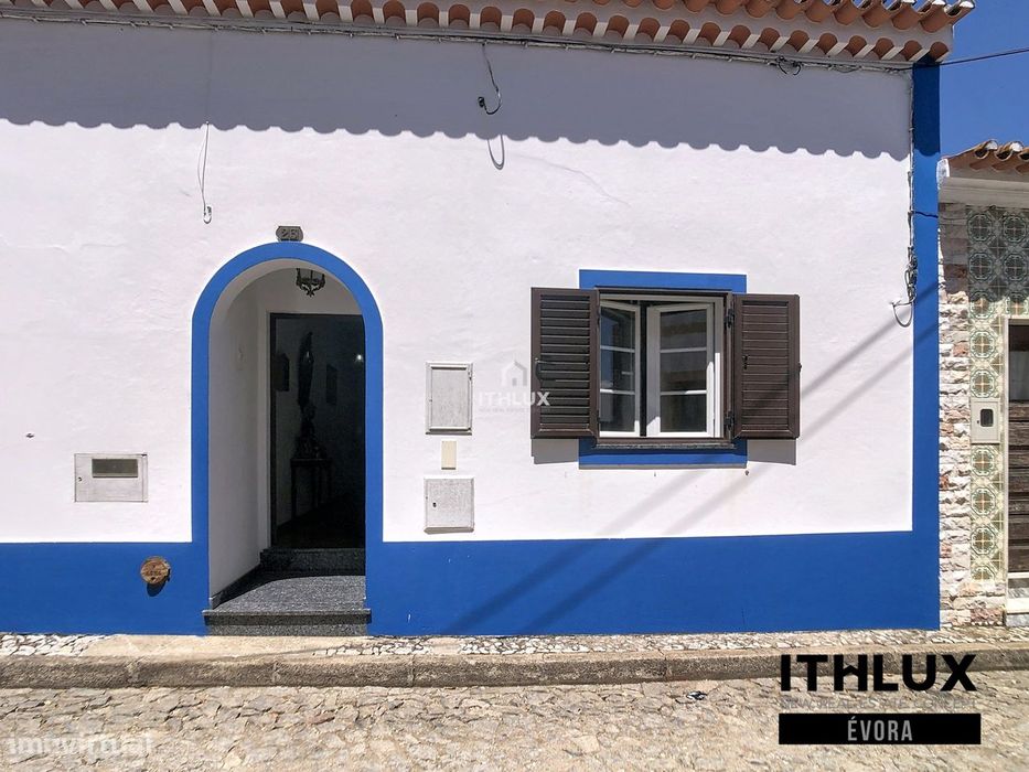 Moradia T2 pronta a habitar em Montoito com quintal
