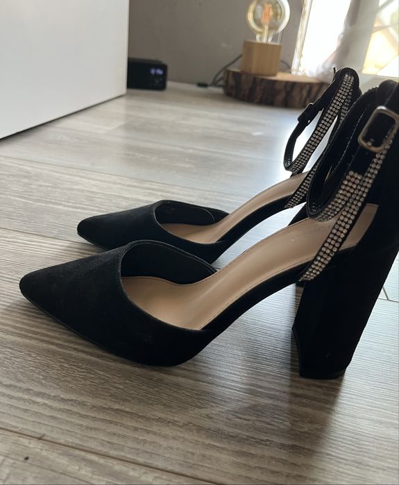 Buty sandałki na słupku