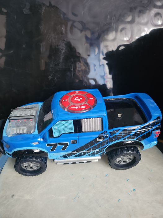 Wóz strażacki, policyjny garaż, złomek jest sterowany, pilotem McQueen