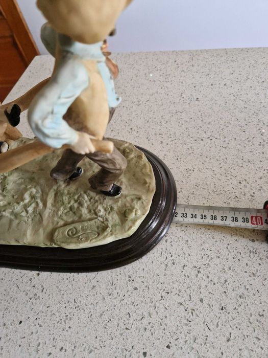 Boneco em marfinite genuíno vintage com data e assinatura