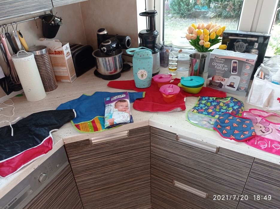 Tomee Tippee 7 sliniakow/fartuszkow , miseczki i naczynia ,ogrzewacz t