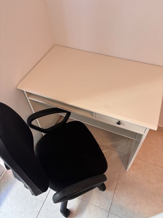 Secretaria e cadeira