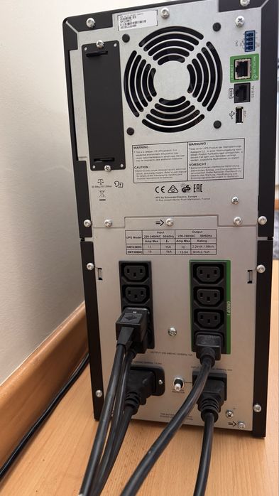 Smart UPS 2200 APC Schneider