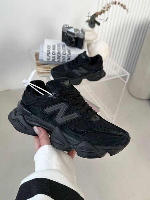 Чоловічі кросівки New Balance 9060 Triple Black преміум
