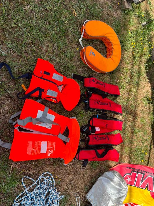 Barco de 85 CV + atrelado + vários equipamentos
