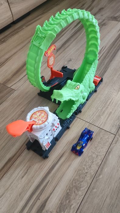 Hot wheels krokodyl spirala