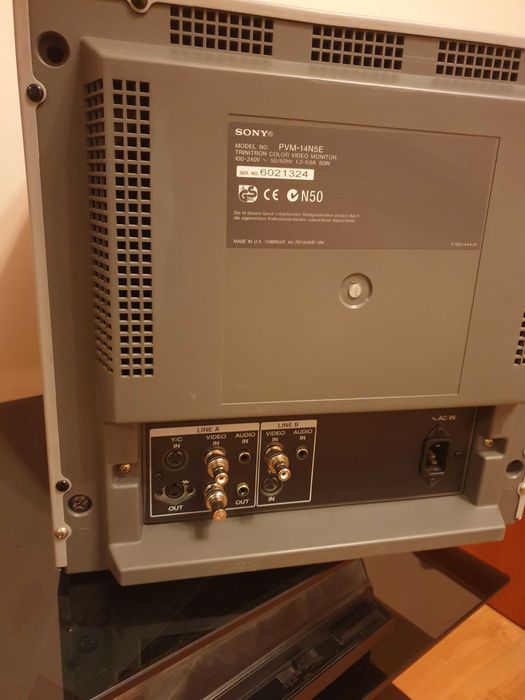 Професійний монітор Sony PVM-14N5E у гарнму стані ретрогеймінг