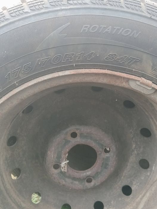 Sprzedam opony zimowe.