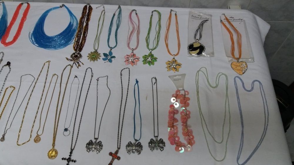 Colares e fios para senhora