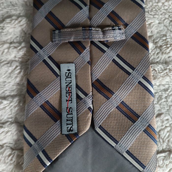Krawat beżowy "Sunset Suits"