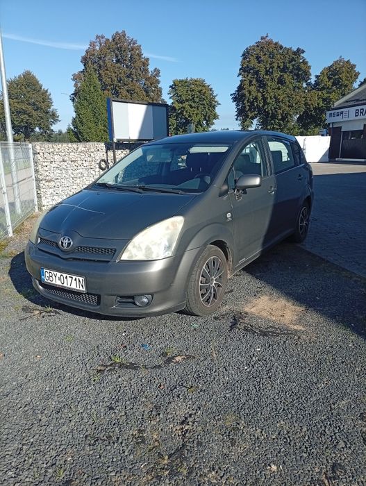 TOYOTA Corolla Verso 2004r 2.0 D4D