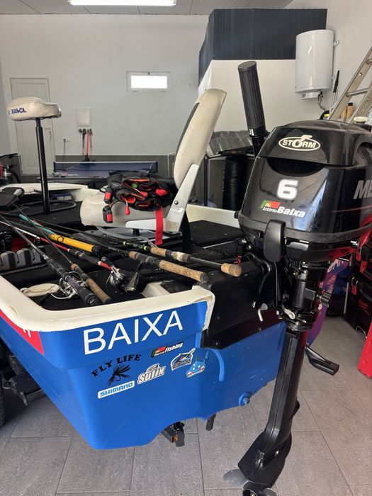 Barco de Pesca com 2 motores, sonda e Reboque incluído