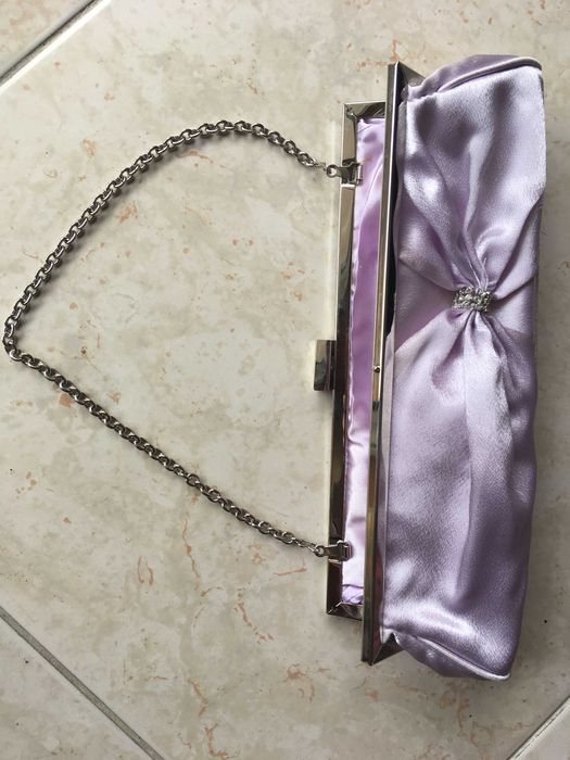 Pochete em lilás como nova