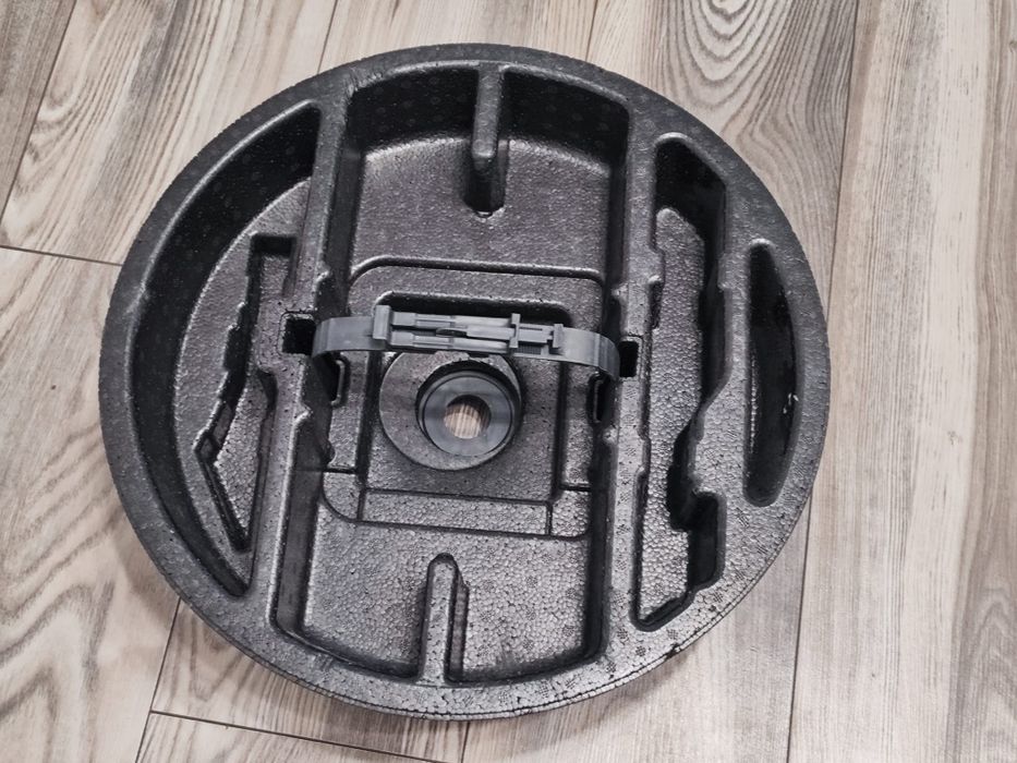 styropian koła zapasowego  Chrysler Pacifica  2017