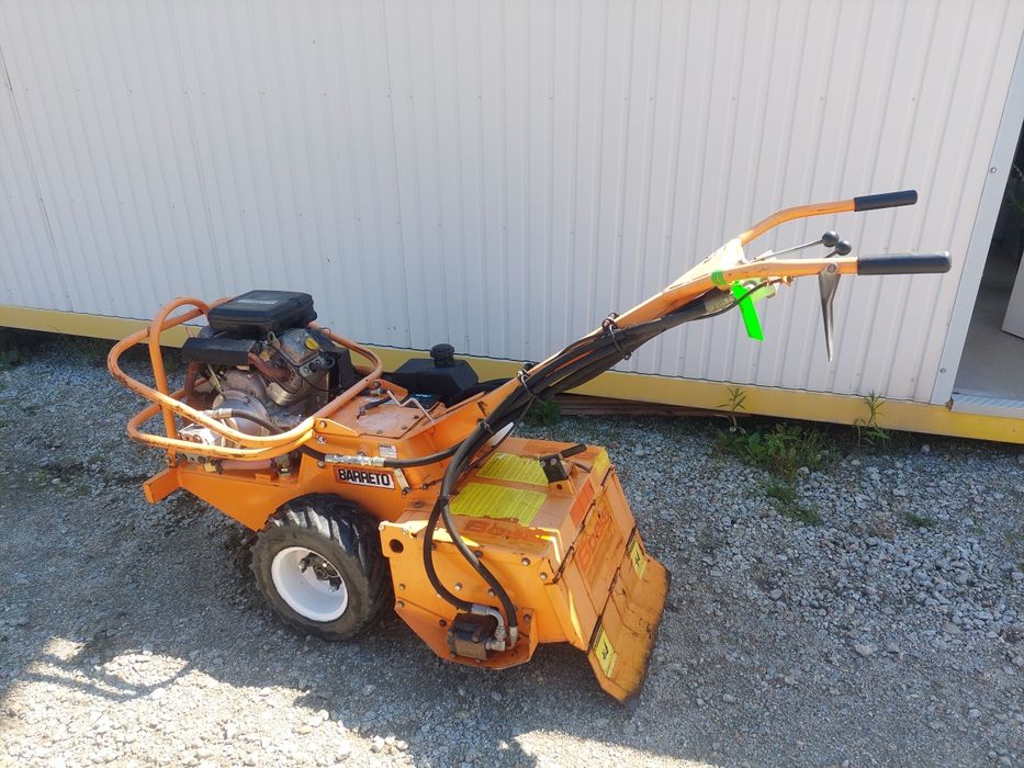 Glebogryzarka hydrauliczna firmy Barreto 1620