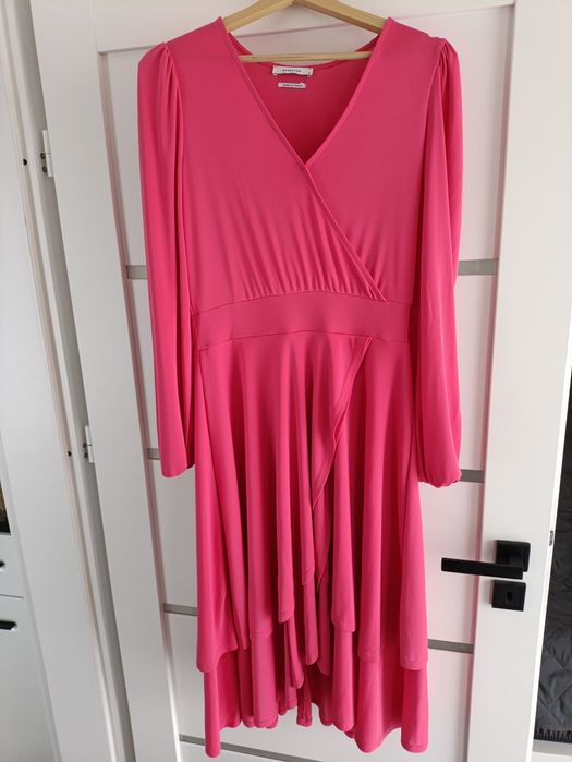 Piękna sukienka wieczorowa Reserved