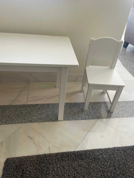 Mesa + cadeira de madeira IKEA – brancas e de excelente qualidade