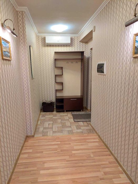 Біля басейну на 3 поверсі здається затишна 2-кімн. квартира з лоджією