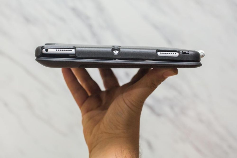 Logitech Slim Folio