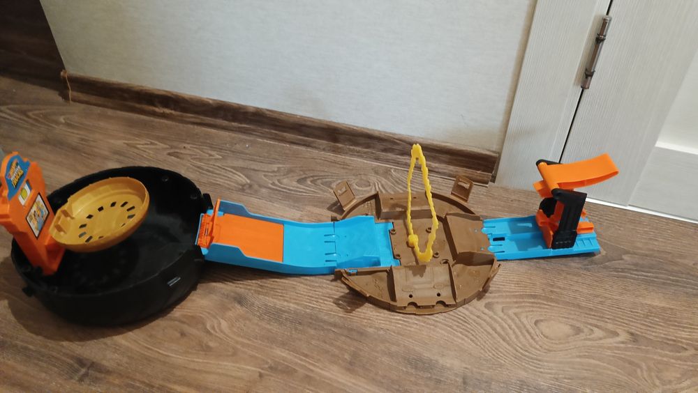 Трек Hot Wheels в асортименті