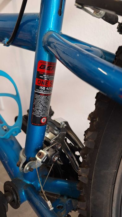 Bicicleta de montanha em bom estado. Roda 24 com 18 velocidades