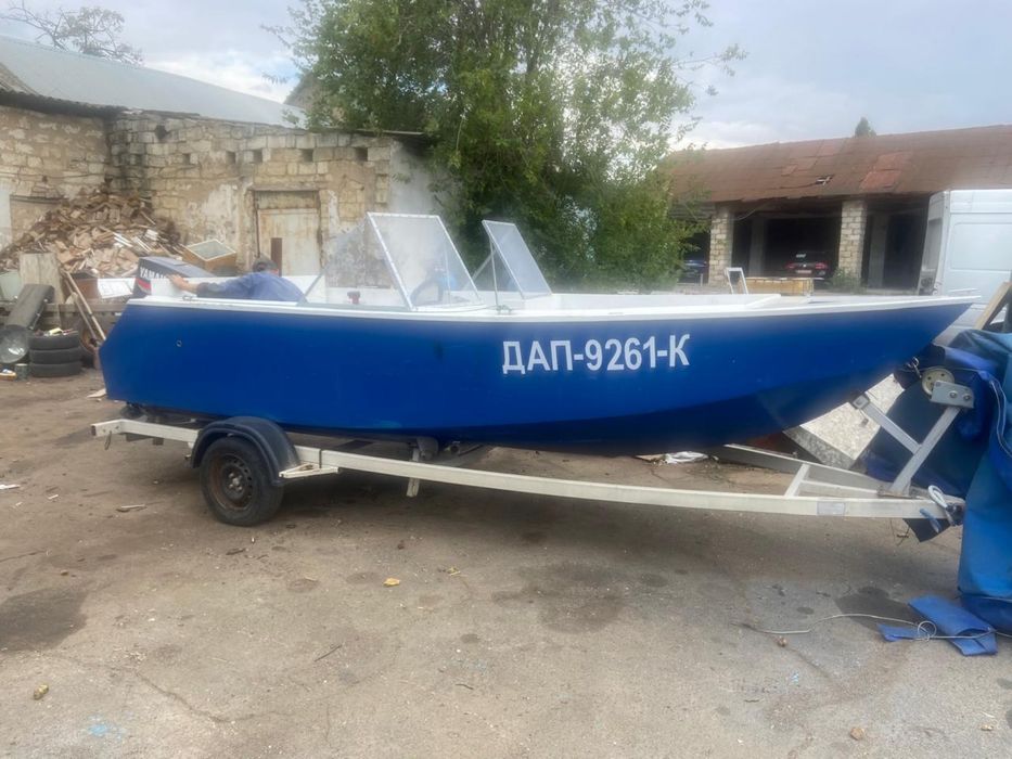 Продаю Катер Темп удлиненный 5.3×2 (с лафетом 2400)