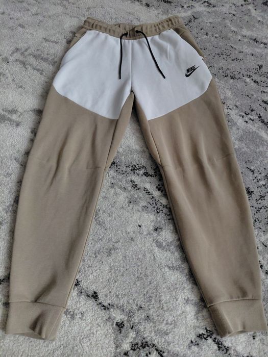 Продам штани орігінал  от костюма NikeTech Fleece.