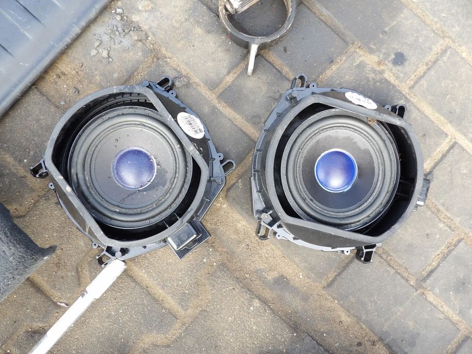 BMW - E70,X5 - GŁOŚNIK NISKOTONOWY CENTRALNY - CENA ZA 1 SZT - 6971880