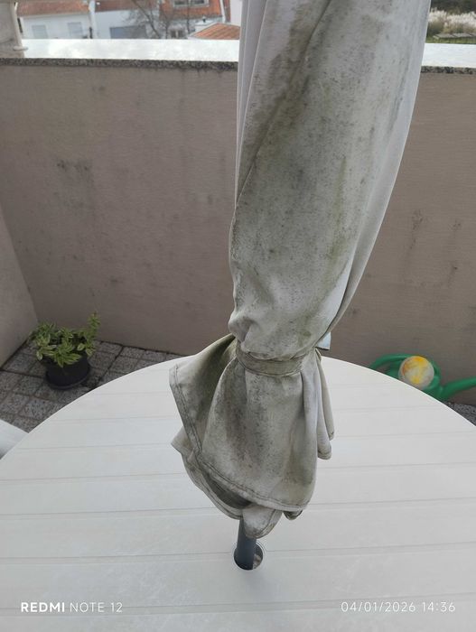 Mesa Terraço com Chapéu e Cadeiras