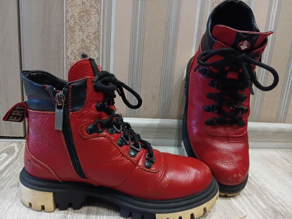 Черевики чоботи ботинки