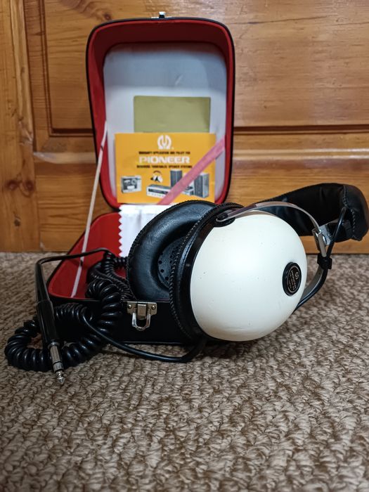 Marantz sr 1000 . Pioneer se 30