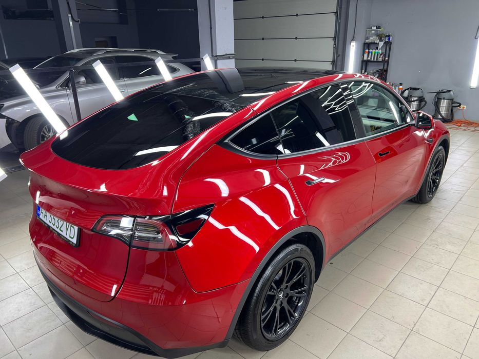 Tesla model Y 2022 року long range, повний комплект, дотяжки дверей