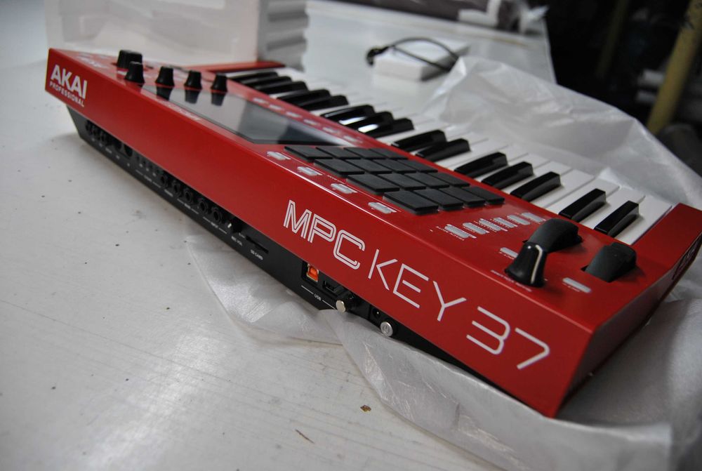 Syntezator Akai MPC Key 37.