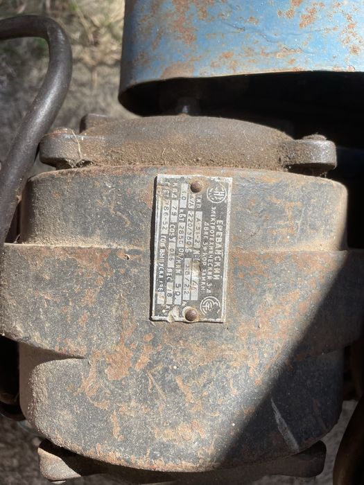 Продаю ось такий масляний компресор