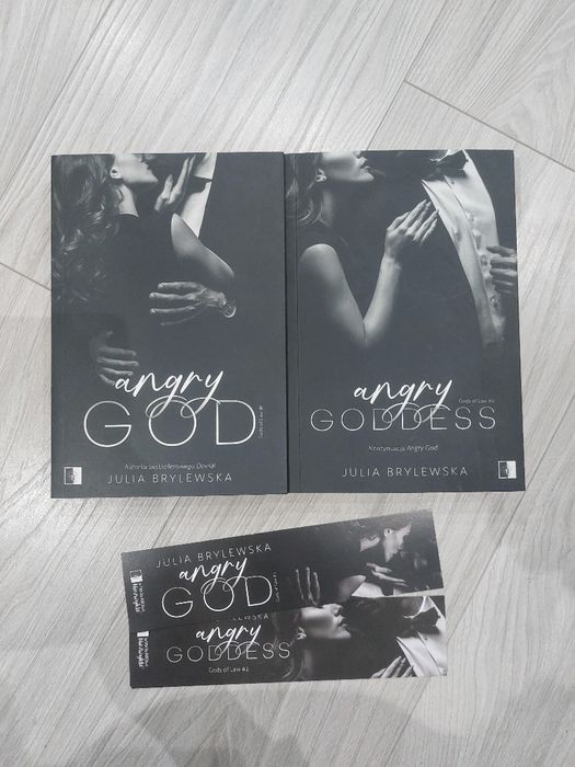 Książki ,,Angry God" I ,,Angry Goddess" + zakładki