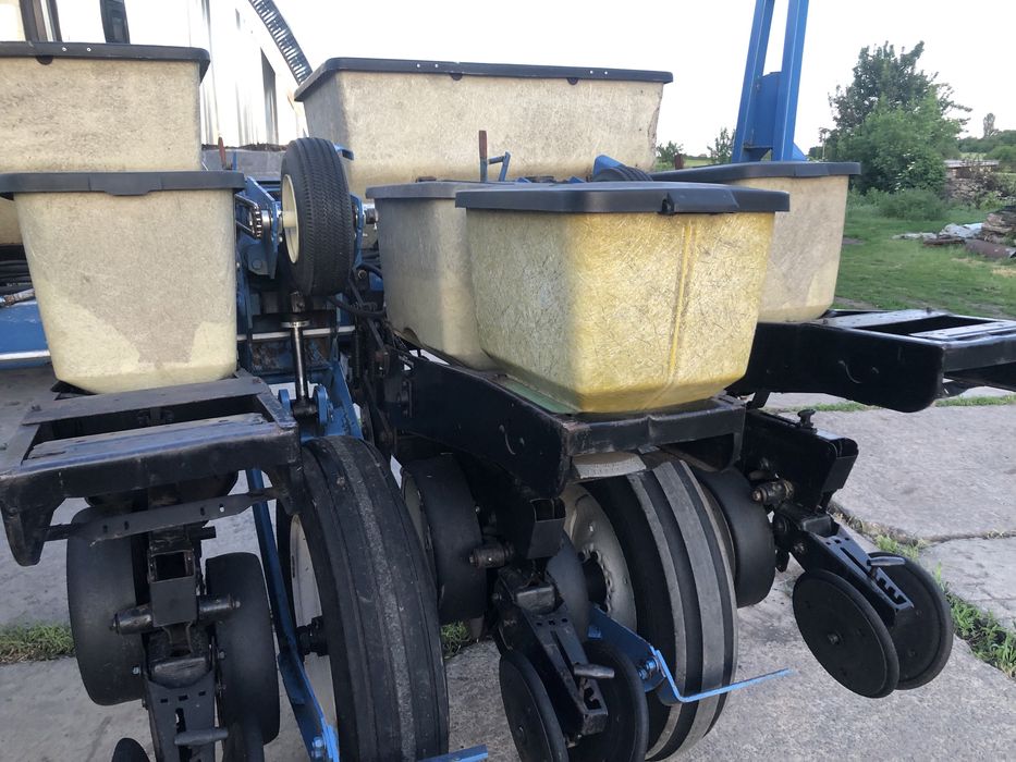 Продам сівалку Kinze 8 рядную ,No -Till.