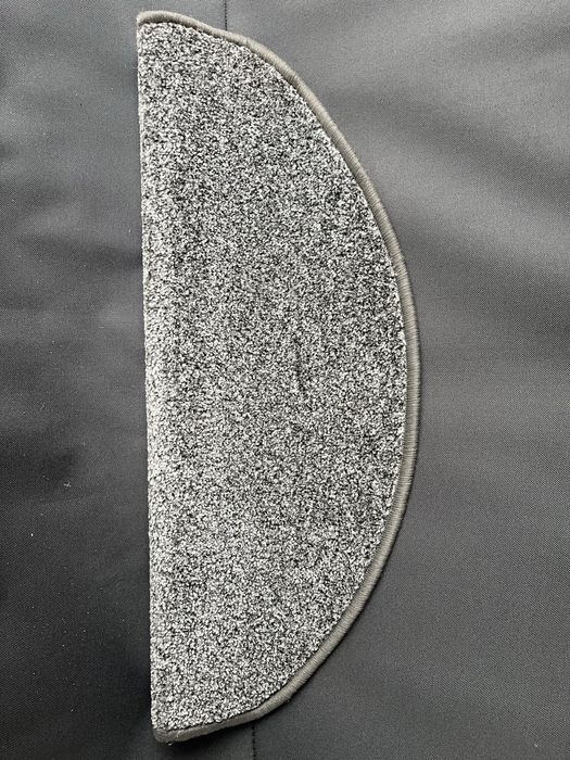 Różne nakładki schodowe