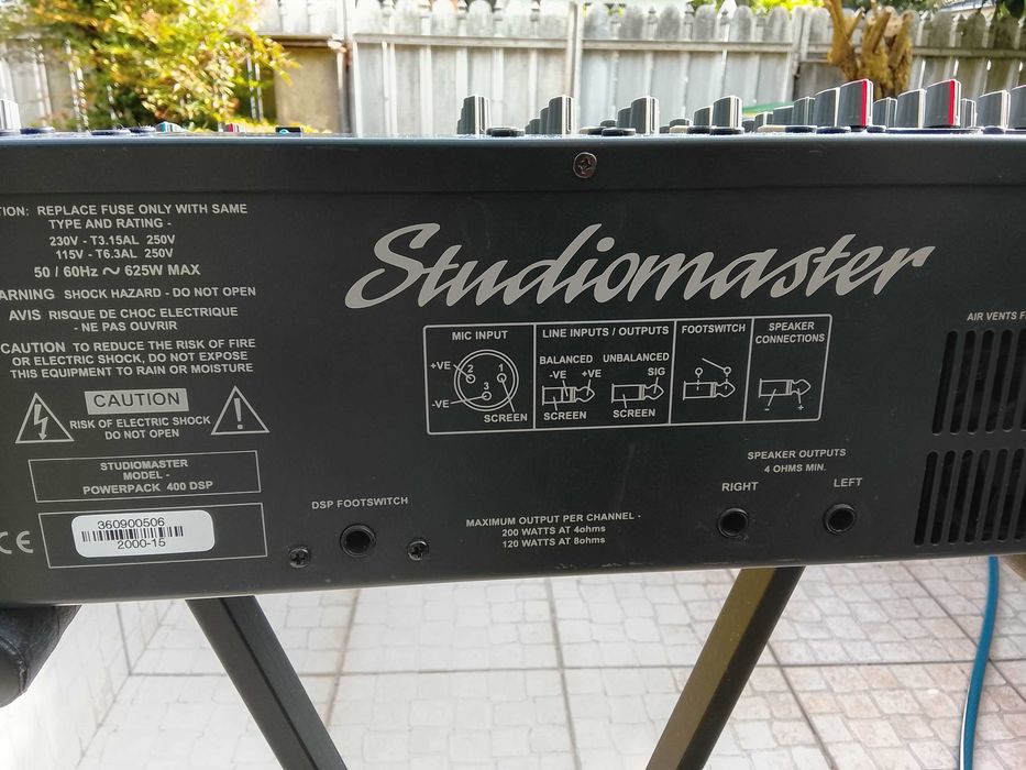 Mesa amplificada e com efx excelente qualidade