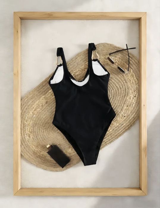 Суцільний купальник