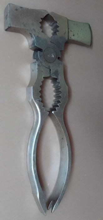 Инструмент СССР Топор Кусачки Орехокол Отвертка Гвоздодер Молоток