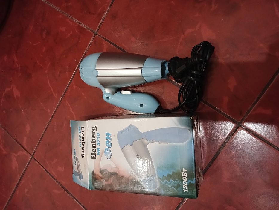 Продам дорожний фен,робочий.