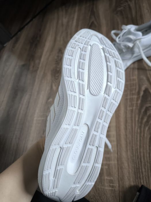 Кросівки Adidas чоловічі  43 1/3