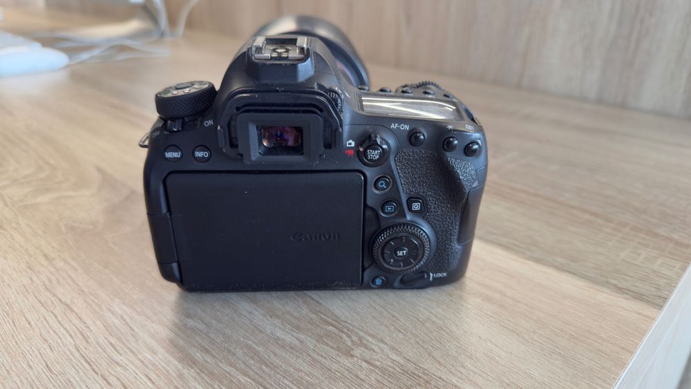 Canon 6D Mark II com lente 24:105 F4