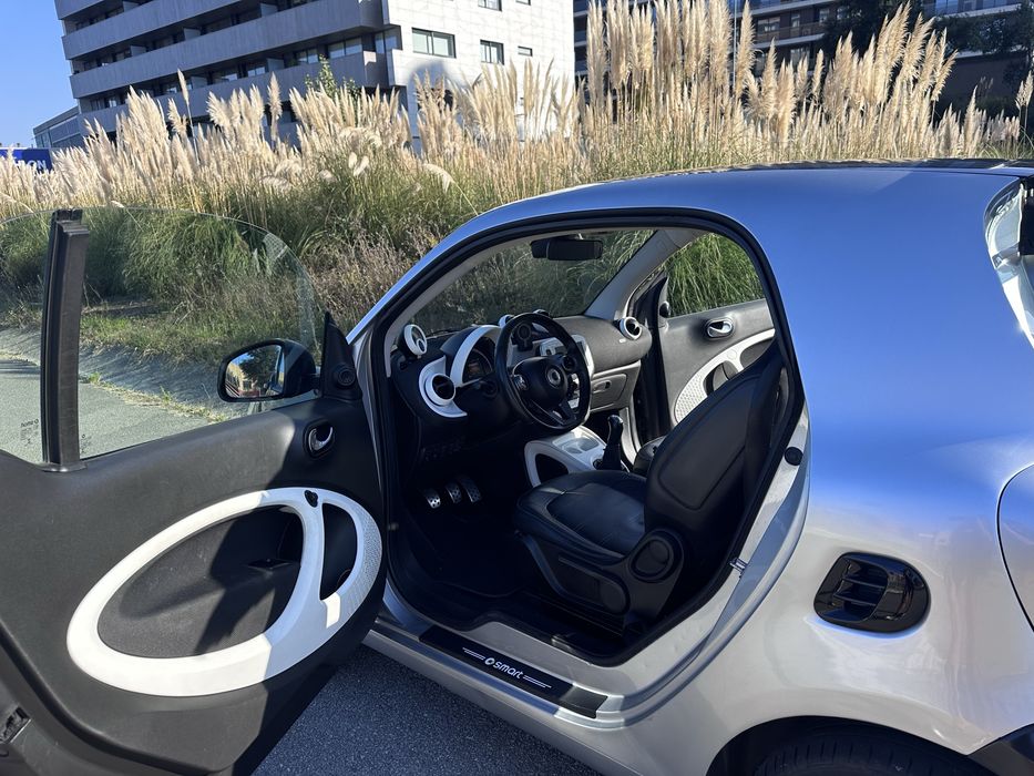 Smart Fortwo 2018 | Teto Panorâmico | GPS | Estofos em Pele | 103.473 km — photo 4